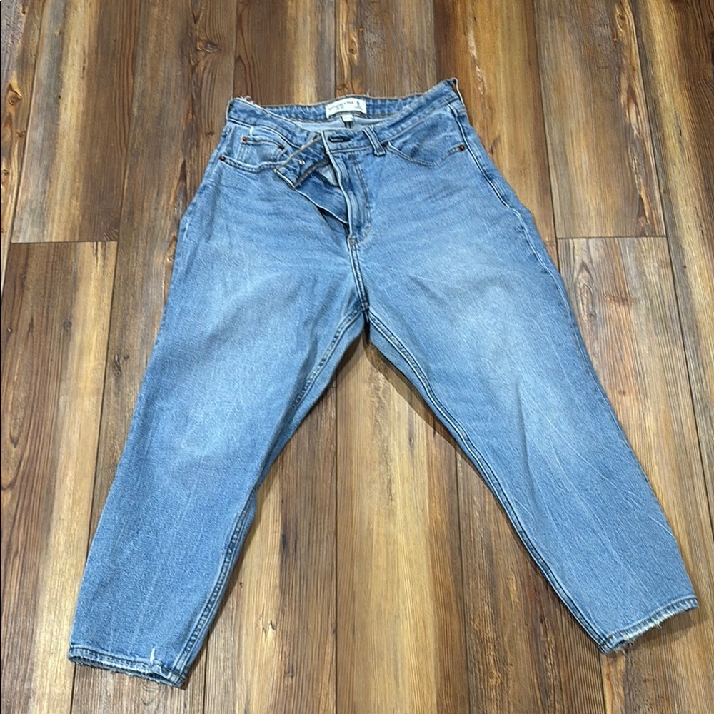 Abercrombie mom high rise Jean